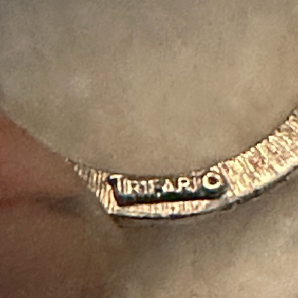 Trifari Silver Tone Brooch/ Pin - Picture 3 of 6